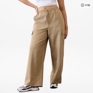 NWT ATHLETA  PROMENADE CARGO PANT!!!
Wide Leg Tan Pants for Women size M